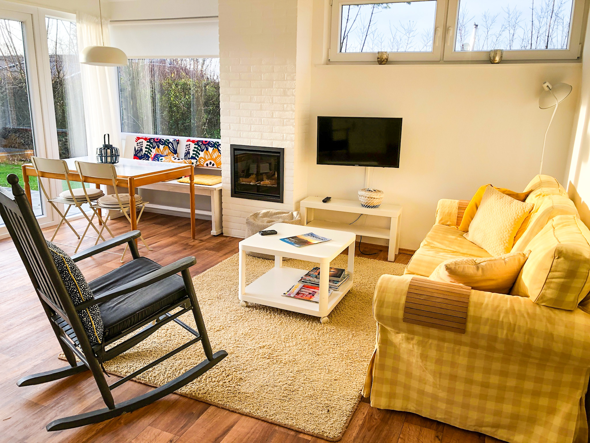 Wohnzimmer und Küche - Northern Hideaway